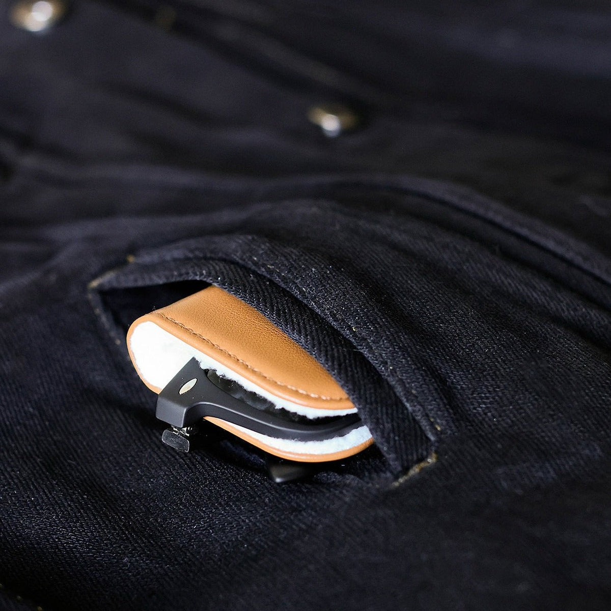 How to Protect Your Glasses From Scratches in Everyday Life
